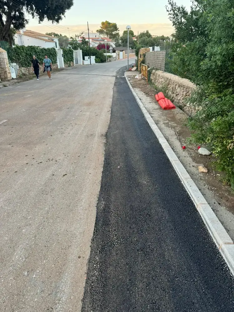 Reposición y asfaltado de vial urbano