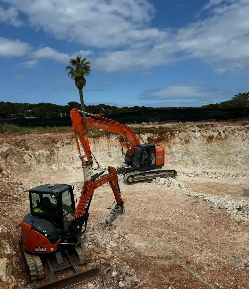 Vaciado en roca junto a una vivienda existente